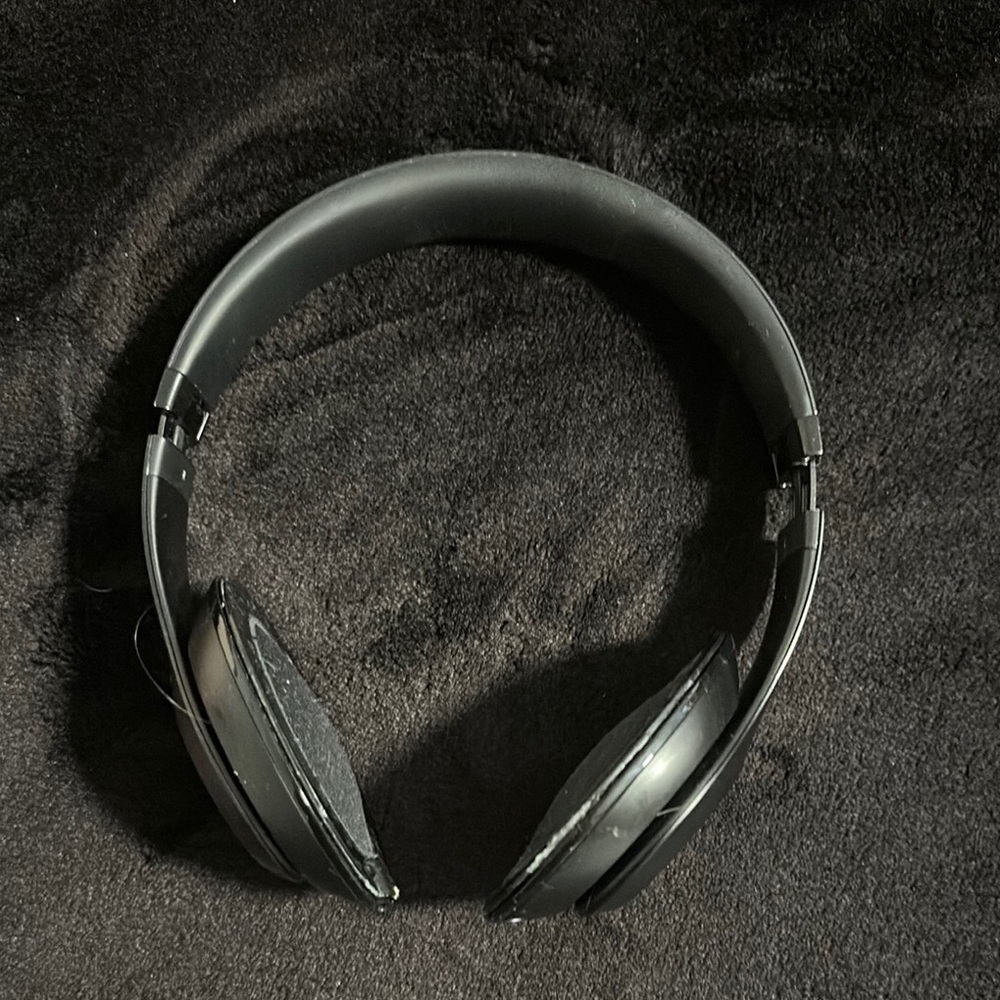 Wireless Beats by Dre Over-Ear Headphones